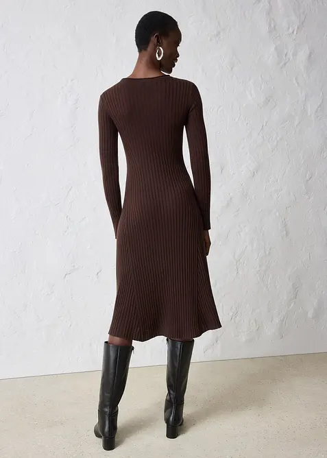 Stickad klänning i merinoull, bonprix