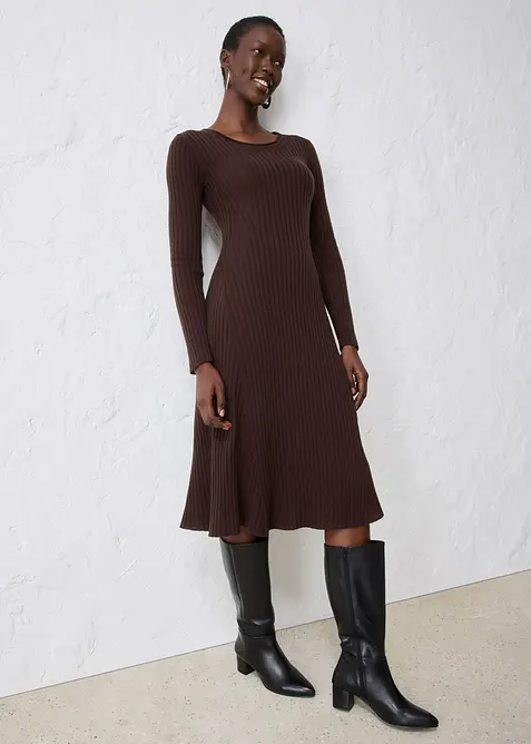 Stickad klänning i merinoull, bonprix