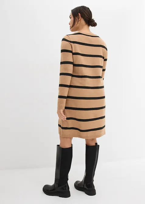 Stickad klänning i figurnära modell, bonprix