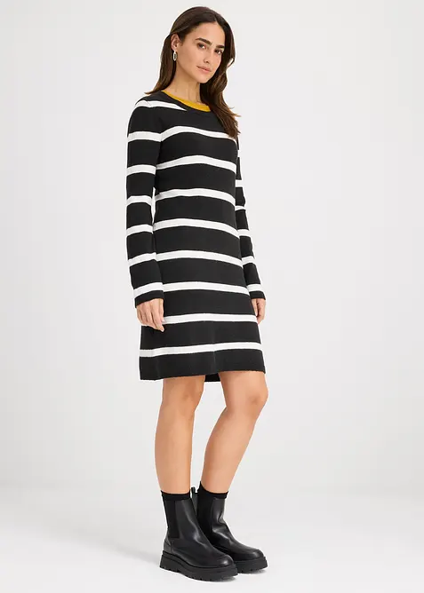 Stickad klänning i figurnära modell, bonprix