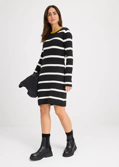 Stickad klänning i figurnära modell, bonprix