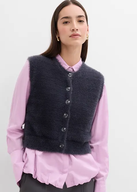 Stickad väst i viskosmix av fluffigt garn, bonprix