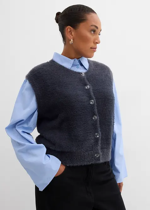 Stickad väst i viskosmix av fluffigt garn, bonprix