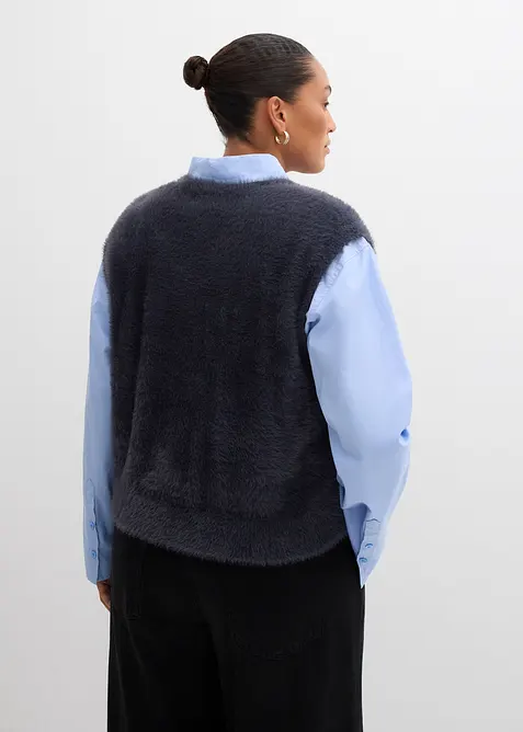 Stickad väst i viskosmix av fluffigt garn, bonprix