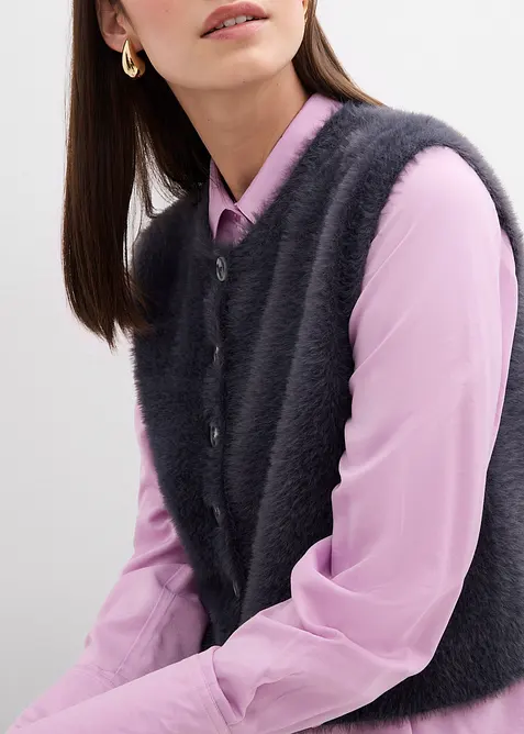 Stickad väst i viskosmix av fluffigt garn, bonprix