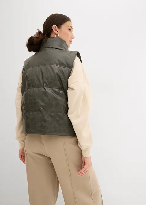 Täckväst i skinnimitation, bonprix