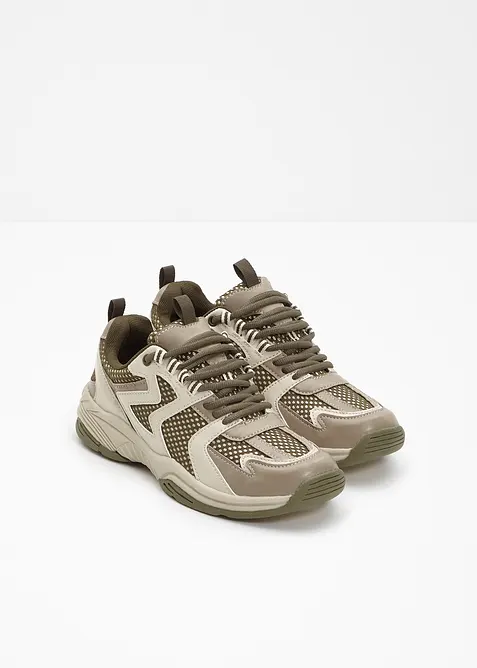 Sneakers med kraftig sula, bonprix