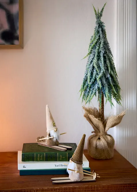 Prydnadstomte på skidor (2-pack), bonprix