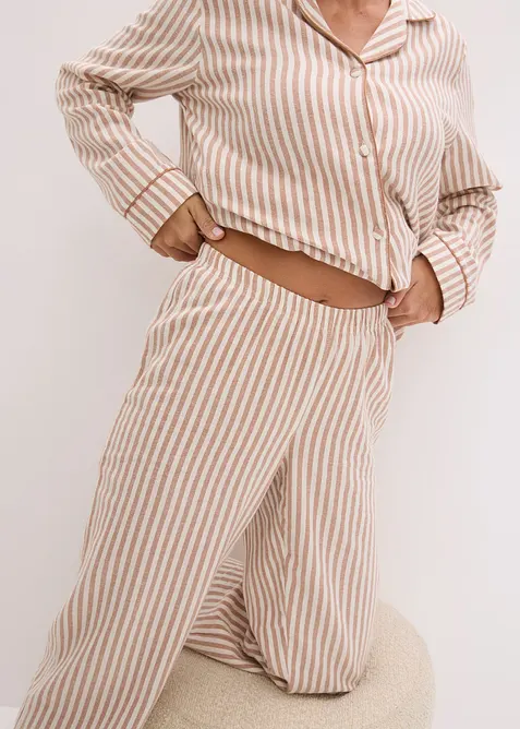 Vävd flanellpyjamas med gåvopåse, bonprix