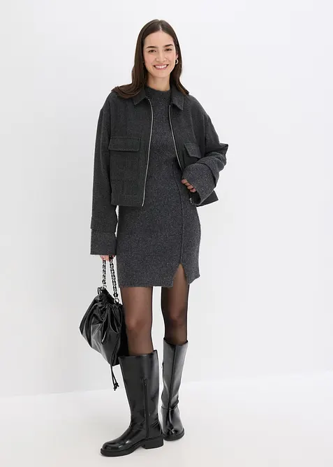 Kort stickad klänning i materialmix, bonprix