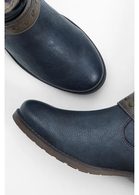 Stövel från Mustang, Mustang