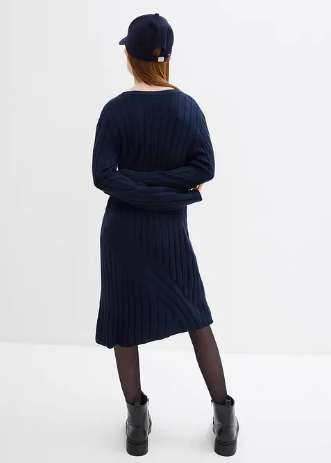 Stickad klänning i mjuk viskosmix, bonprix