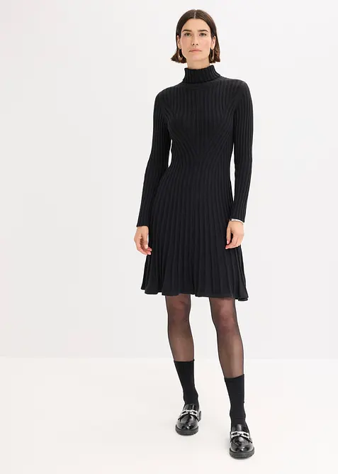 Utsvängd stickad klänning med polokrage, bonprix