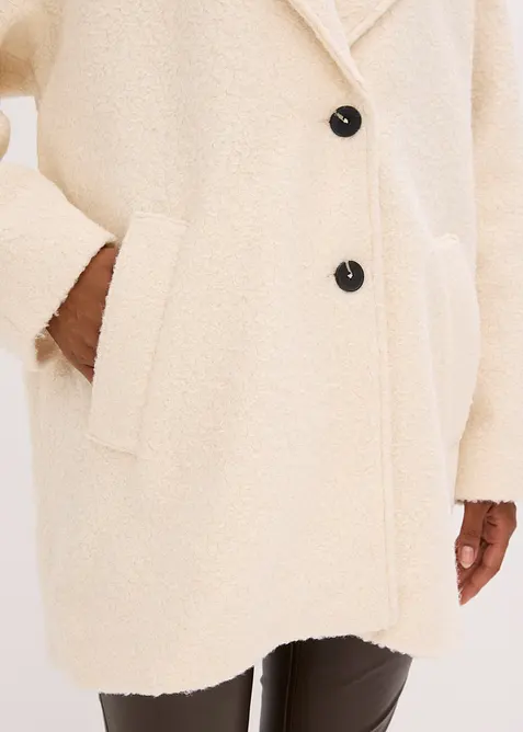 Kort boucl&eacute;kappa i oversizemodell, bonprix