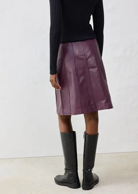 Skinnkjol i utställd modell, av lammnappa, bonprix