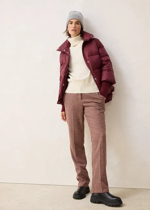 Dunjacka med återvunnet dun och stickade ärmar, bonprix