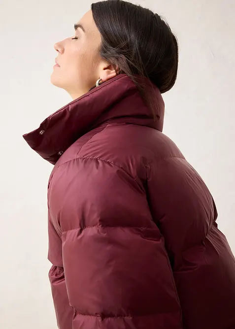 Dunjacka med återvunnet dun och stickade ärmar, bonprix