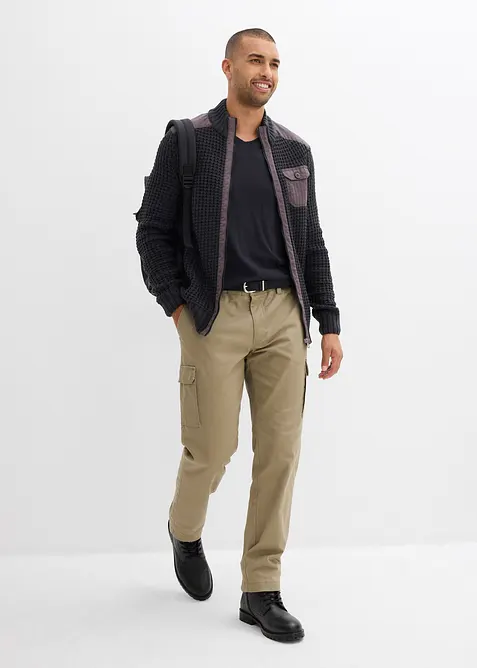 Grovstickad kofta med våffelstruktur och praktisk bröstficka, bonprix