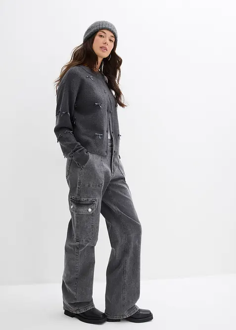 Finstickad cardigan med rosetter, bonprix