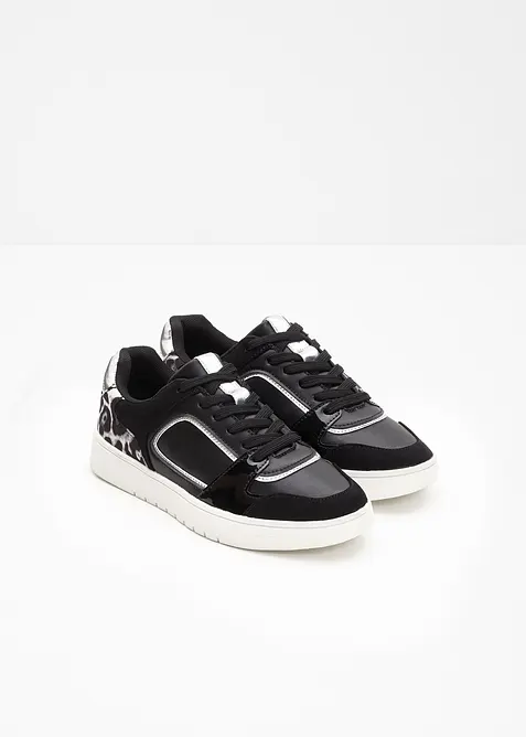 Sneakers med djurmönstrade detaljer, bonprix