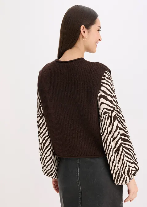 Stickad v&auml;st med dekorativa knappar, bonprix