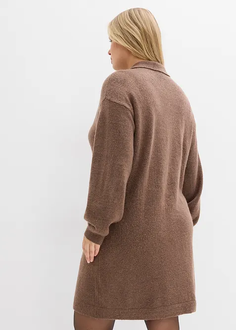 Stickad klänning med knappslå, bonprix