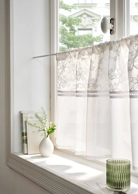 Cafégardin av ekologisk bomull med broderi, bonprix