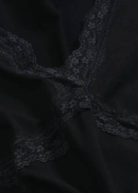 Pyjamas med spetsbes&auml;ttning, bonprix