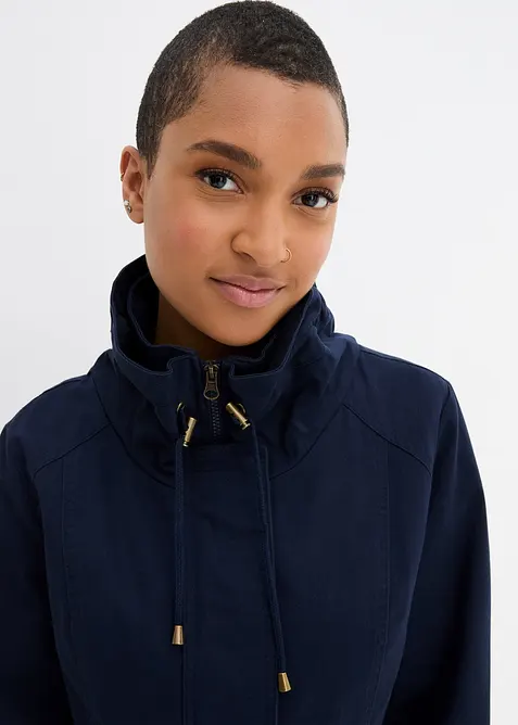 Kort bomullsparkas med st&aring;krage, figursydd, bonprix