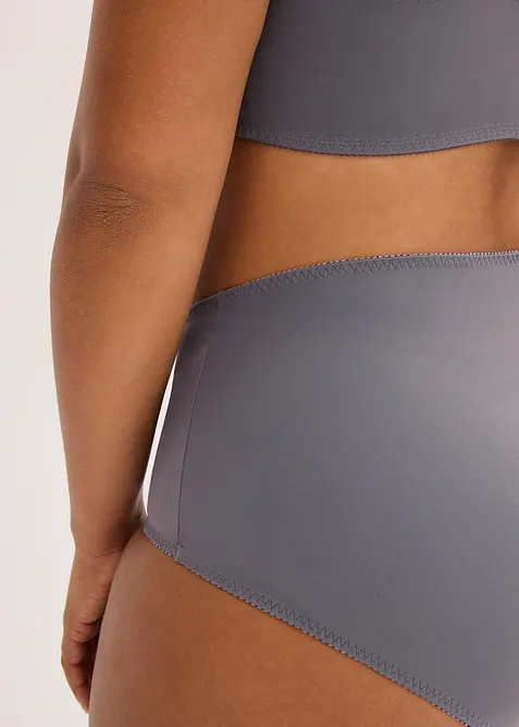 Formande trosa med s&ouml;tt broderi, bonprix