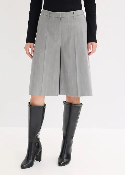 Kritstreckrandiga bermudas med gubbveck, bonprix