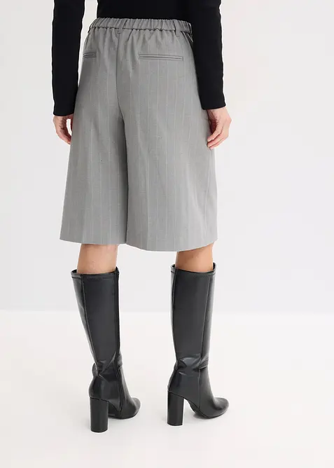 Kritstreckrandiga bermudas med gubbveck, bonprix