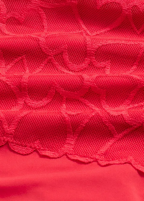 Stringtrosa med medelh&ouml;g formande effekt och hj&auml;rtm&ouml;nstrad spets, bonprix