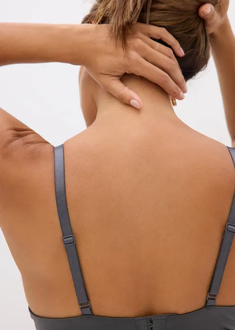 BH med formpressade kupor och glans, bonprix