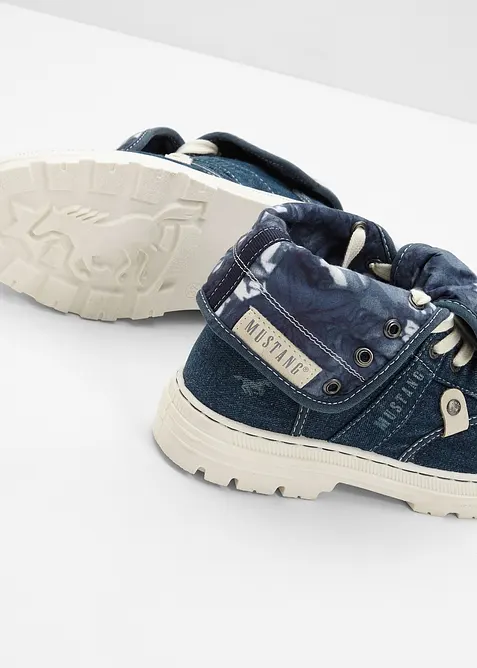 Sneakers med h&ouml;ga skaft fr&aring;n Mustang, av bomullscanvas, Mustang