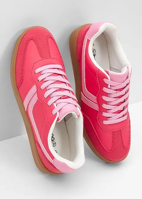 Sneakers med plat&aring;sula och retrolook, bonprix