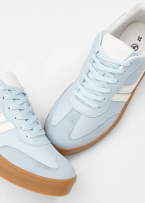 Sneakers med plat&aring;sula och retrolook, bonprix