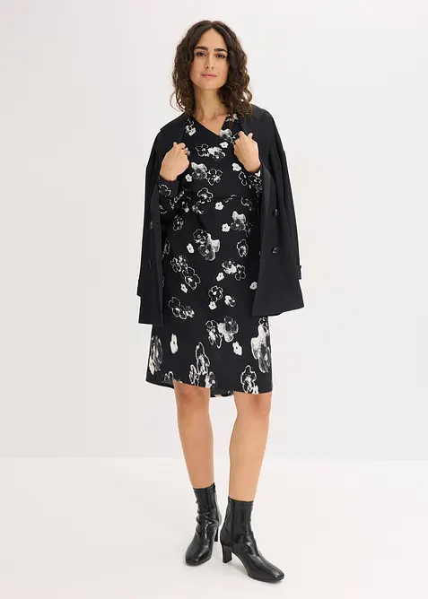 Kl&auml;nning av b&ouml;ljande satin, bonprix