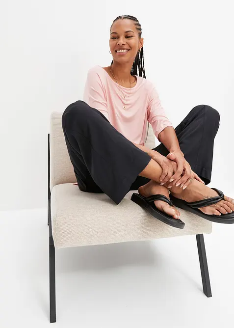 Fyrkantig T-shirt med b&aring;tringning i mjuk viskosmix, bonprix