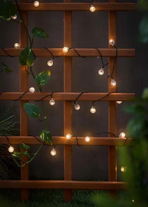 Ljusslinga med 50 sm&aring; LED-kulor och solceller, bonprix