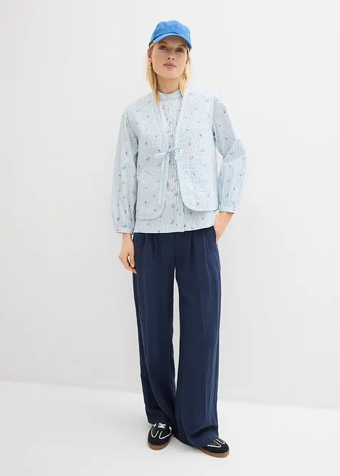 Quiltad v&auml;st med blombroderi, bonprix