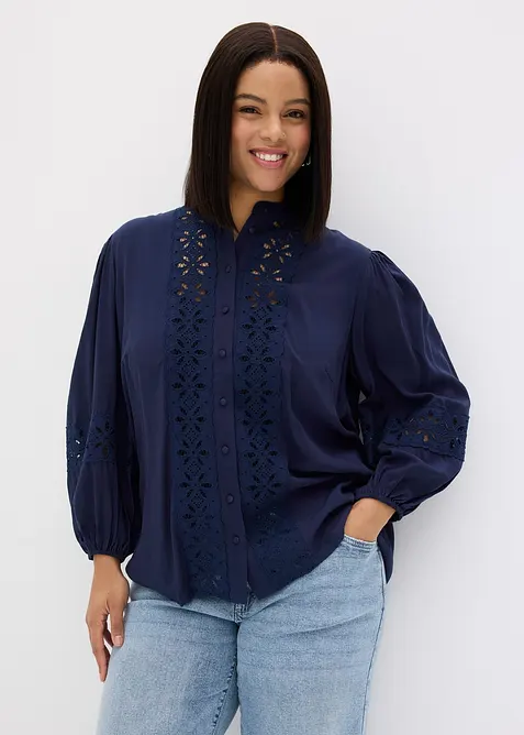 Blus med spets i mjuk viskosmix, bonprix