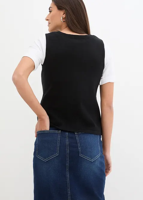 Finstickad v&auml;st med knappar, bonprix