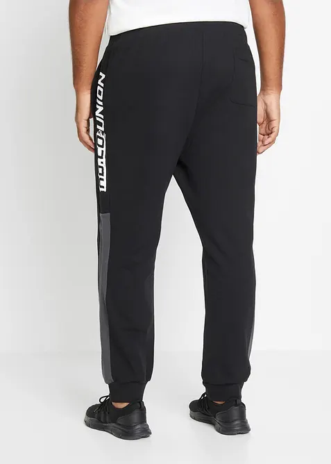 Joggingbyxa med &aring;tervunnen polyester, bonprix
