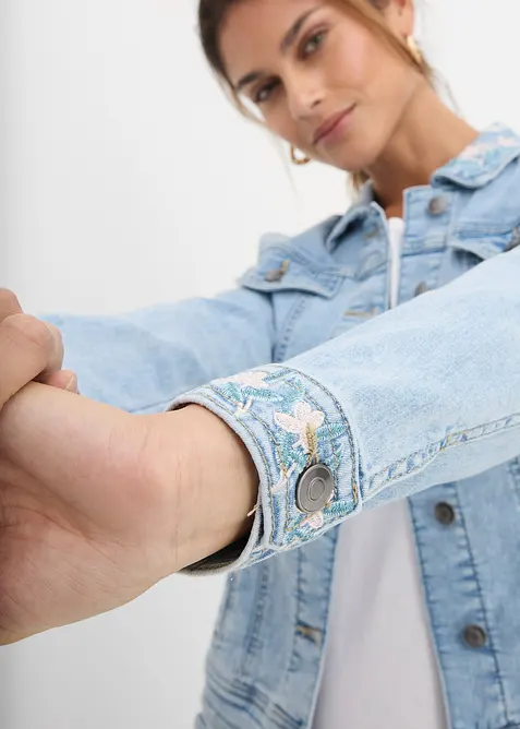Jeansjacka med broderi, bonprix