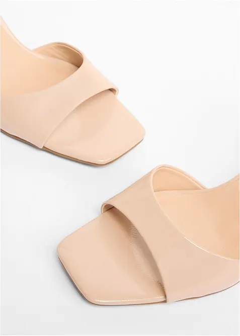 Sandalett med lacklook, bonprix