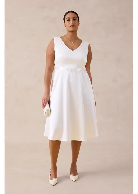 Fodralkl&auml;nning av glansig satin, bonprix