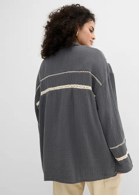 Muslinblus med spetsinf&auml;llningar, bonprix