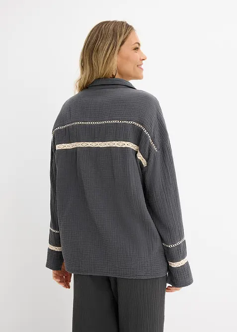 Muslinblus med spetsinf&auml;llningar, bonprix