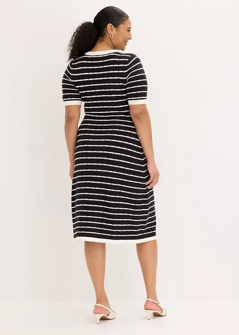 Stickad kl&auml;nning i viskos med knappar, bonprix